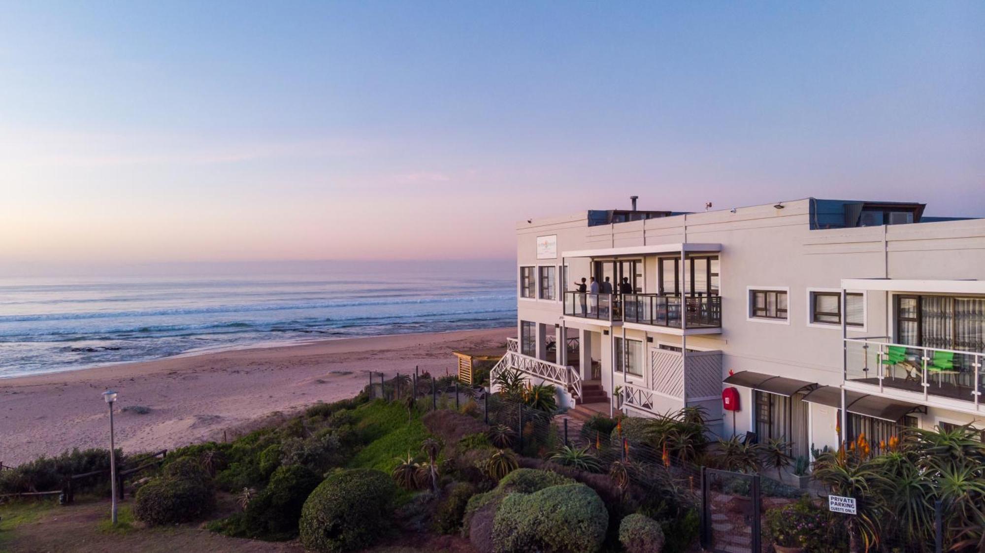 On The Beach Guesthouse Jeffreys Bay Extérieur photo